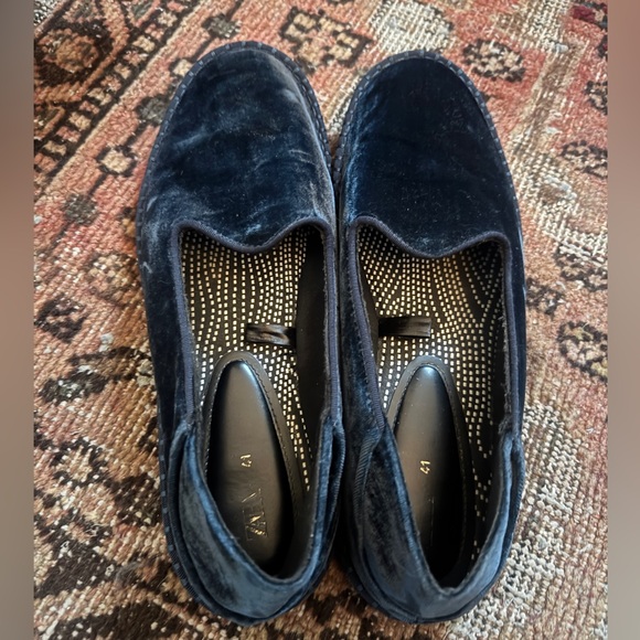 Zara Flat Blue Velvet Slip-On Shoes - Picture 2 of 6